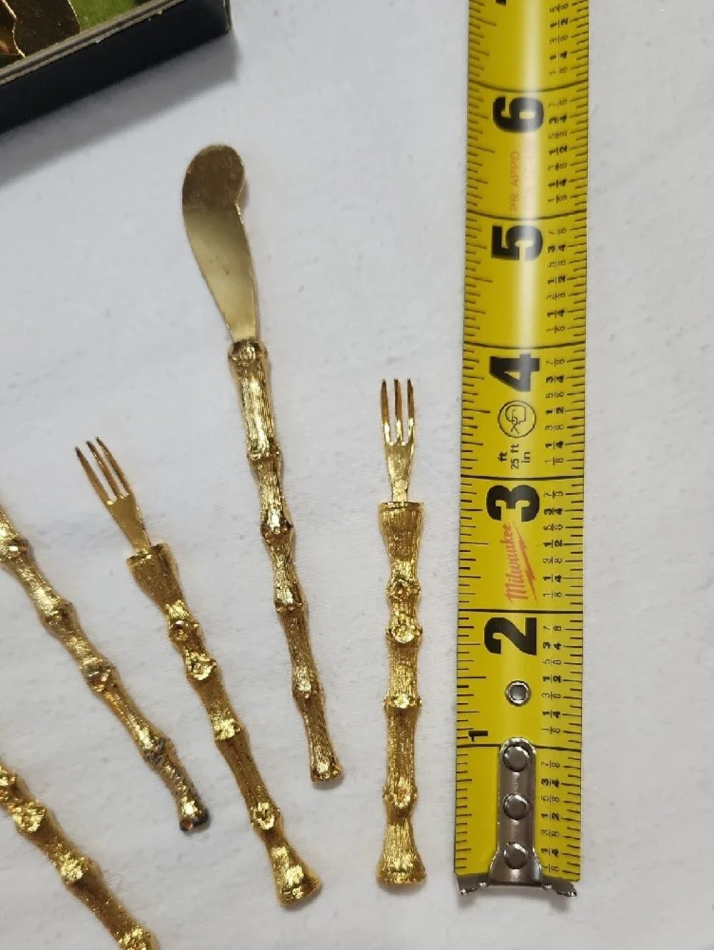 Appetizer Set Of 8 Knives And 3 Forks